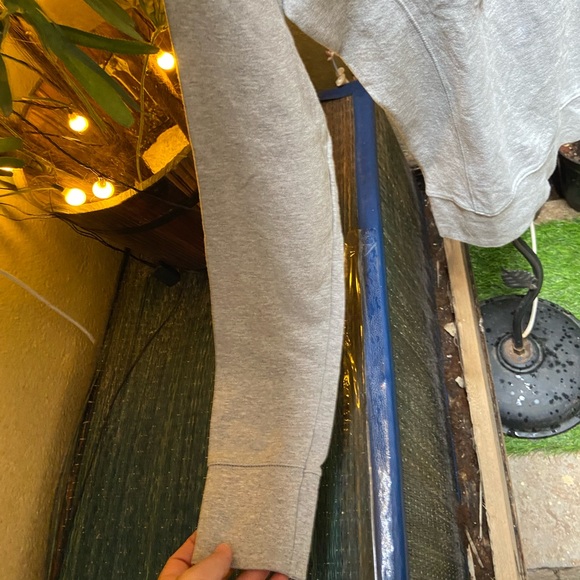 6️⃣5️⃣0️⃣ Guess Sweatshirts. Size - M - Picture 10 of 10